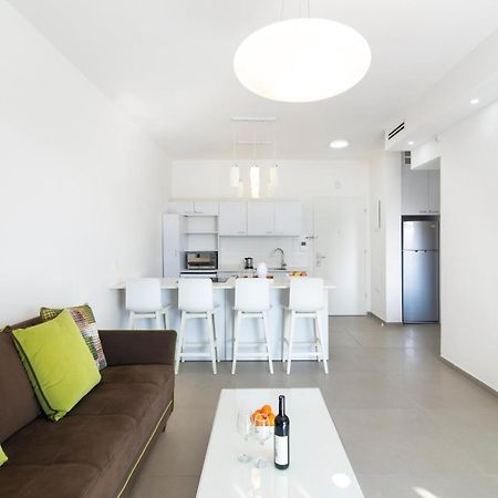 Hilton Bay Apartment With The Shelter Tel Aviv Exterior photo