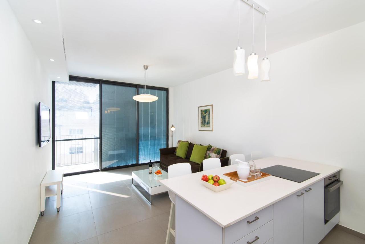Hilton Bay Apartment With The Shelter Tel Aviv Exterior photo