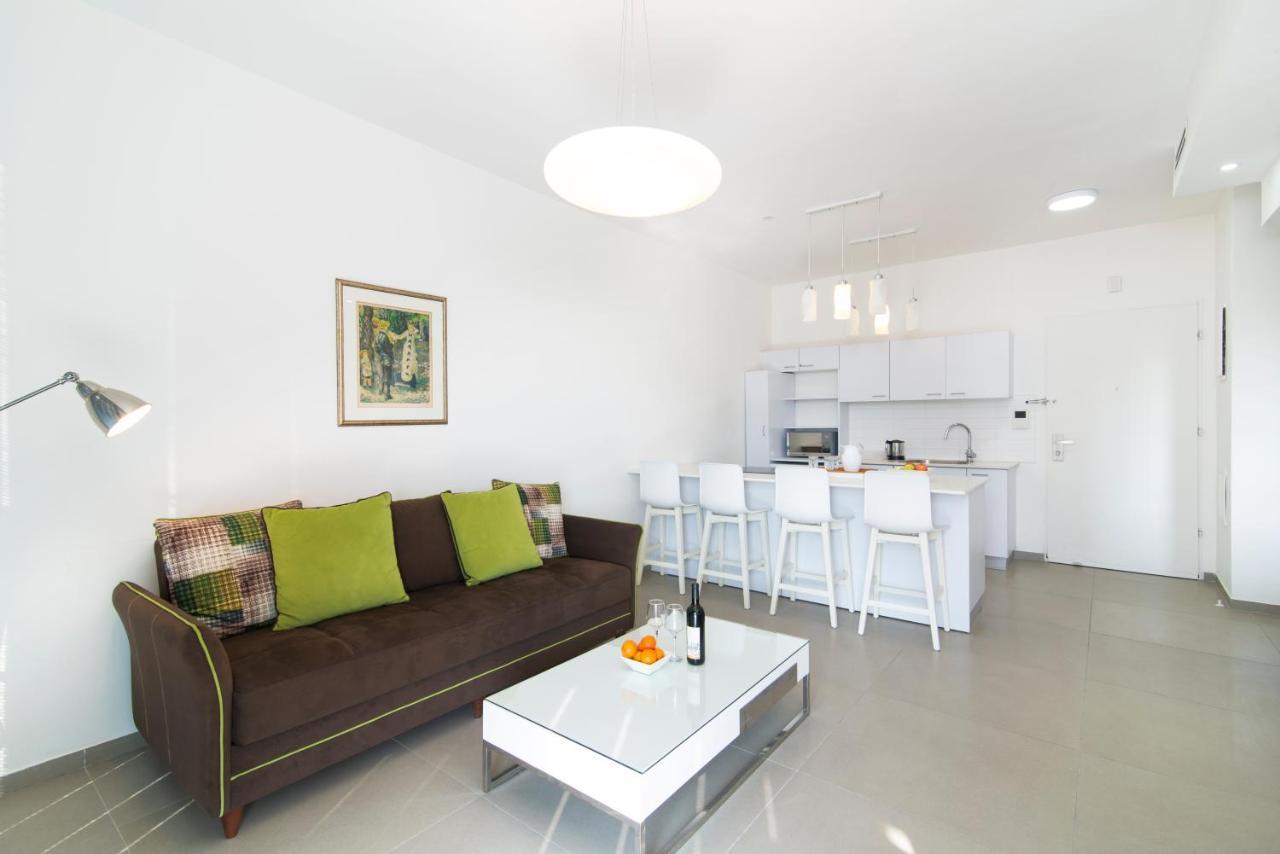 Hilton Bay Apartment With The Shelter Tel Aviv Exterior photo