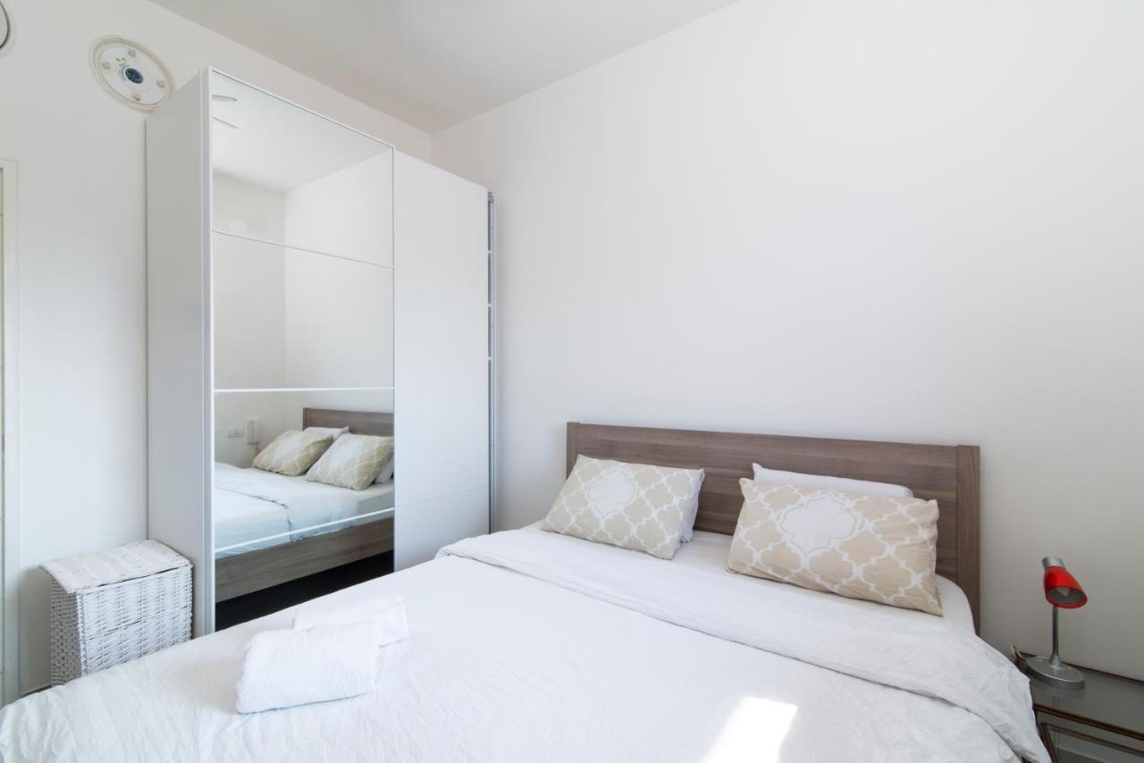 Hilton Bay Apartment With The Shelter Tel Aviv Exterior photo